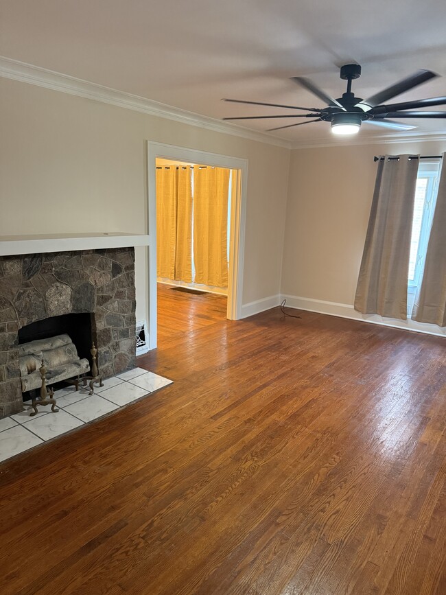 Photo - 933 Winona Dr