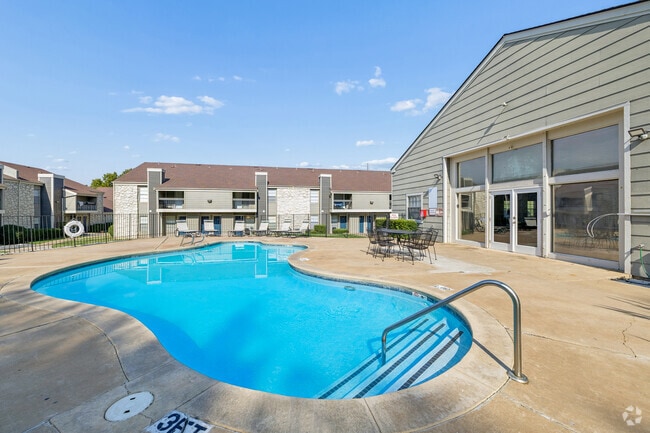 Pool - Apple Creek Apartments