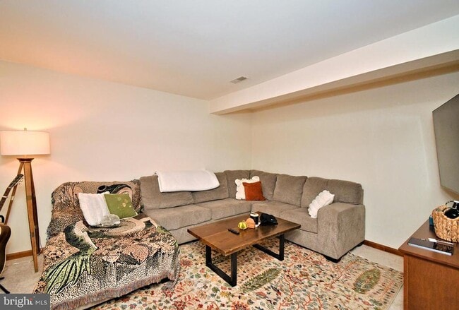 Photo - 601 W Market St Unidad 3