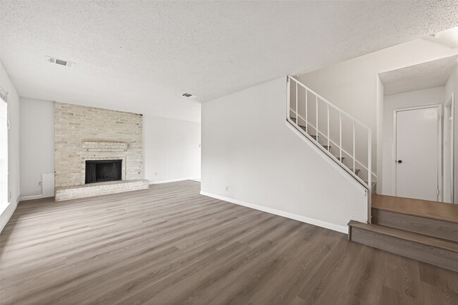 Photo - 7523 La Pl Dr