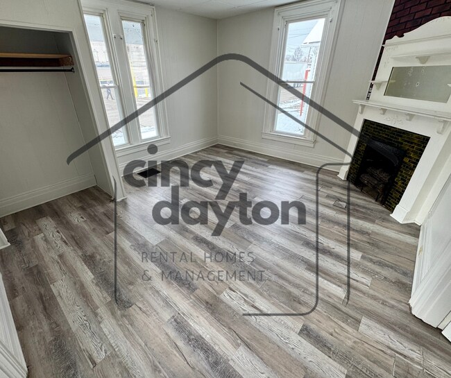 Photo - 110 N River St