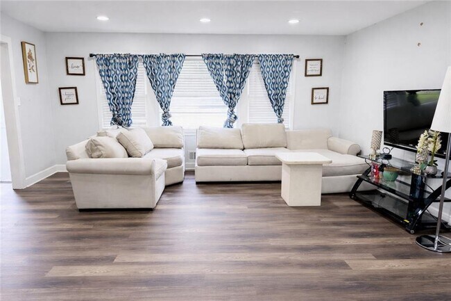 Photo - 3749 Pin Oak Cir