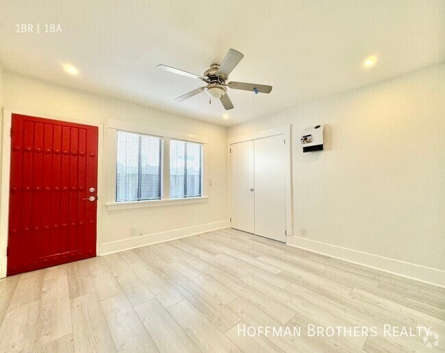 Building Photo - 1303 N June St Unit 1303 Rental