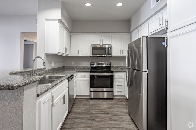 2BR, 2BA - 953SF