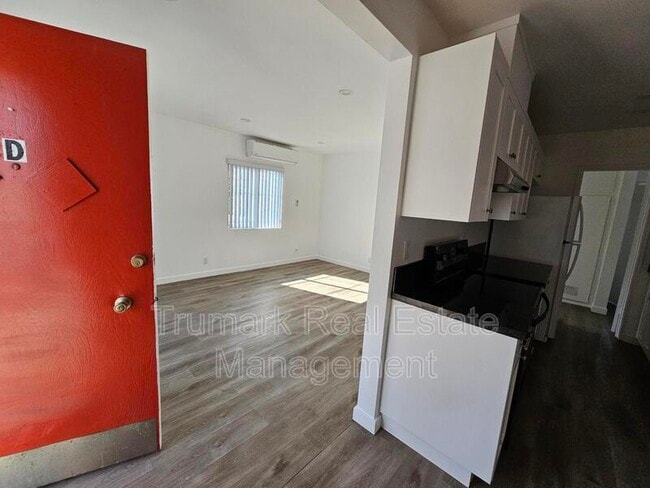 Building Photo - 2936 Honolulu Ave Unit D