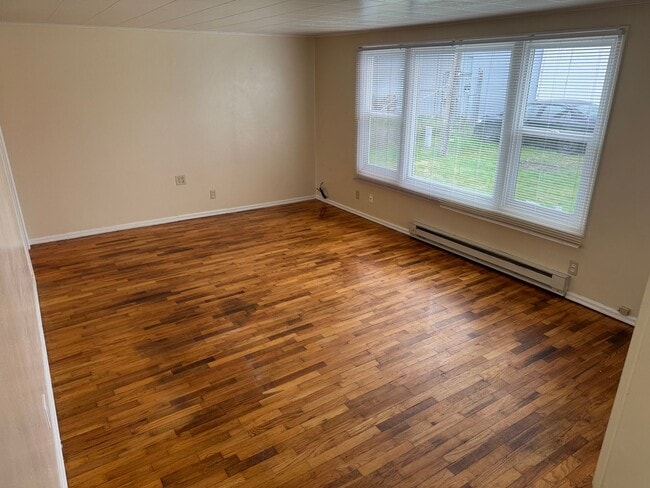 Photo - Updated 3 bedroom 1 bathroom house on a huge lot!