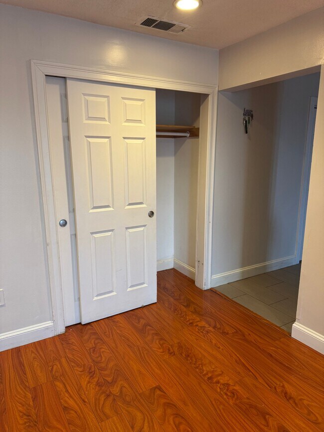 Photo - 16 Shrewsbury Green Dr Unidad I