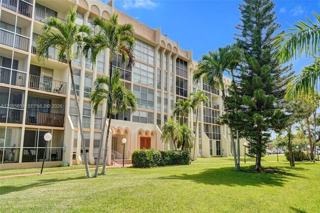 Photo - 2000 Atlantic Shores Blvd Unit 207