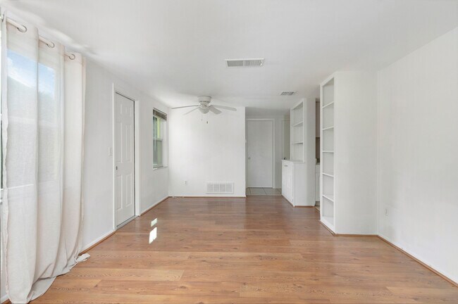 Photo - 617 Lyndhurst St