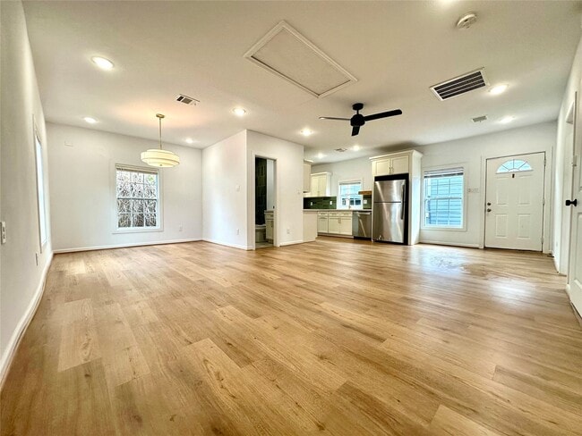 Photo - 808 Oakhurst St Unidad 2