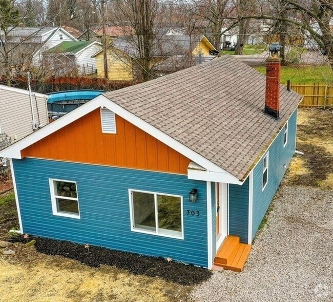 Building Photo - Charming 3-Bedroom Retreat Near Showse Par... Rental