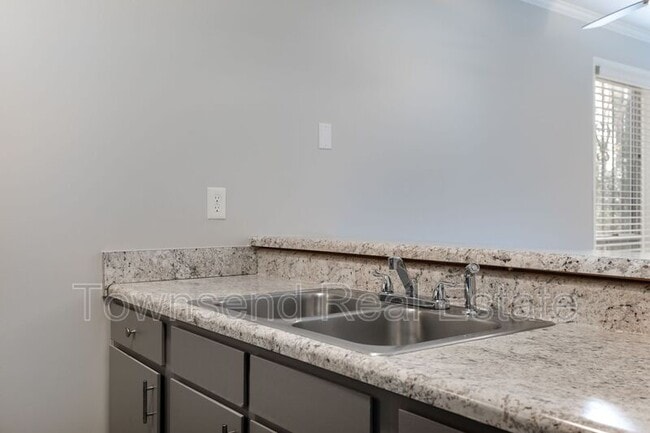 Photo - 5858 Century Oaks Dr