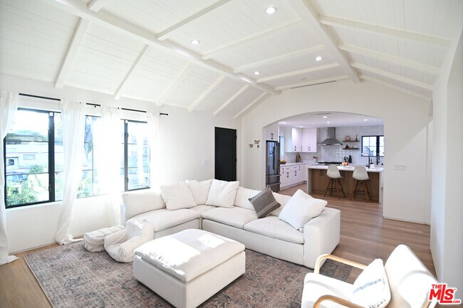 Photo - 1430 Stearns Dr