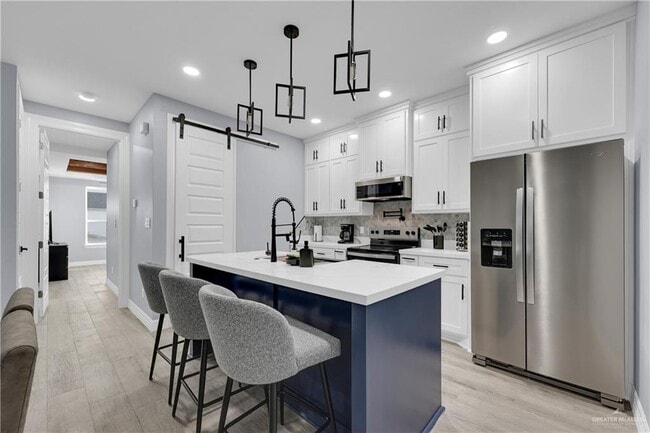600 W Seminole Ave