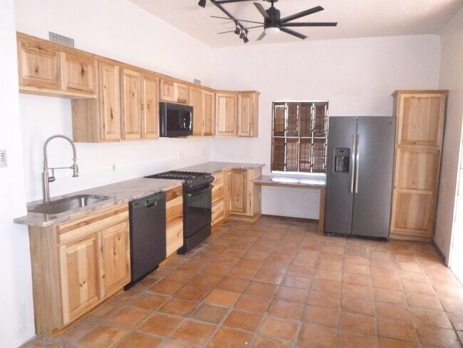 Photo - 570 S Main Ave Unit 1