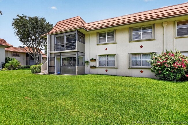 Building Photo - 1050 NW 13th St Unit 281d