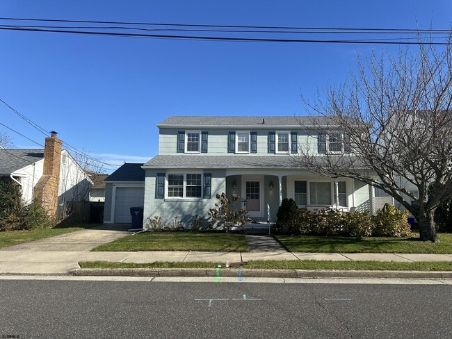 Building Photo - 611 N Delavan Ave