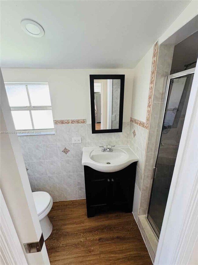 Photo - 5630 Simms St