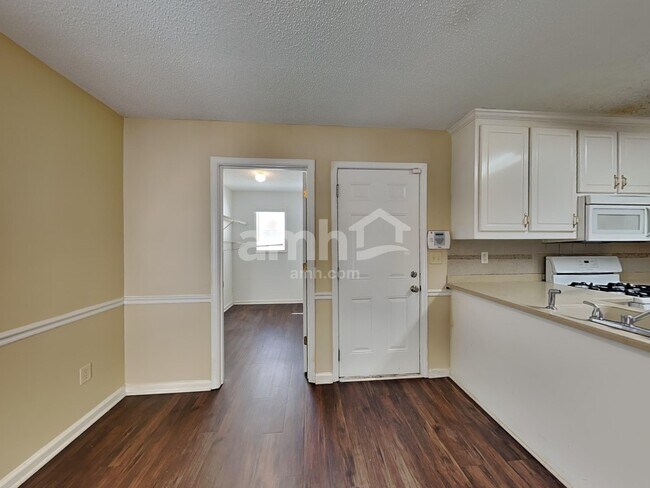 Photo - 1319 Vine Cir