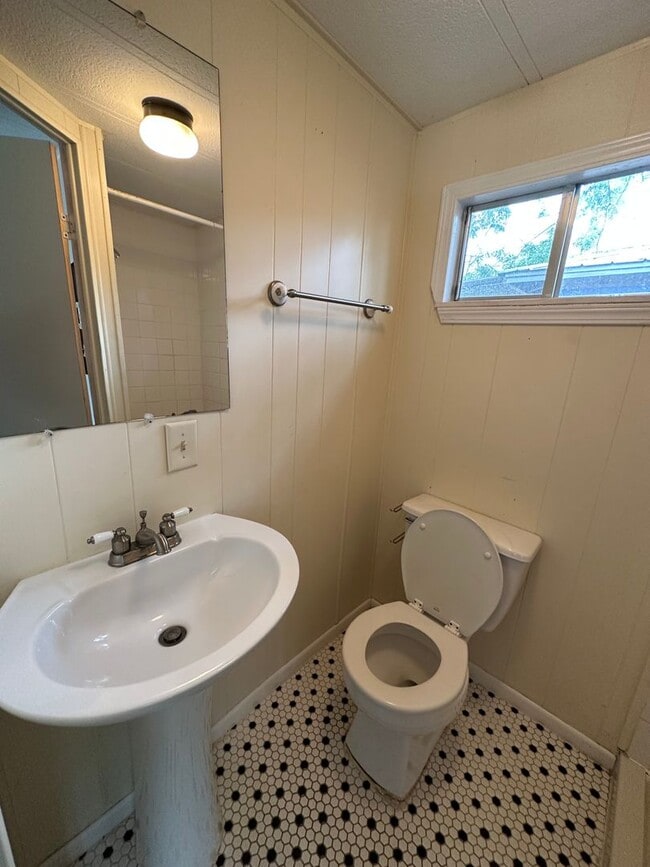 Photo - 3/2 Home in Ingram