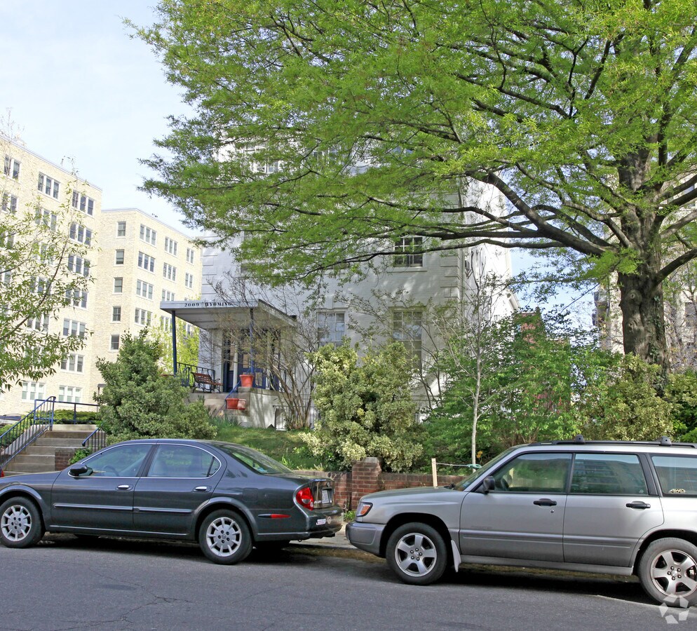 Photo - 2009 Wyoming Ave NW