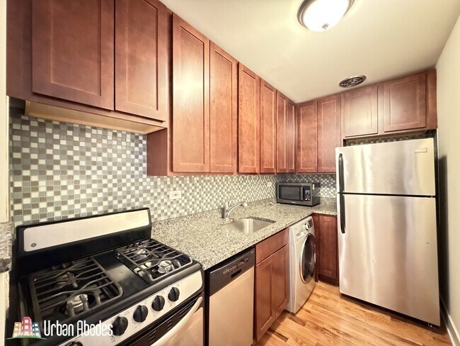 557 W Arlington Pl Unit A08C