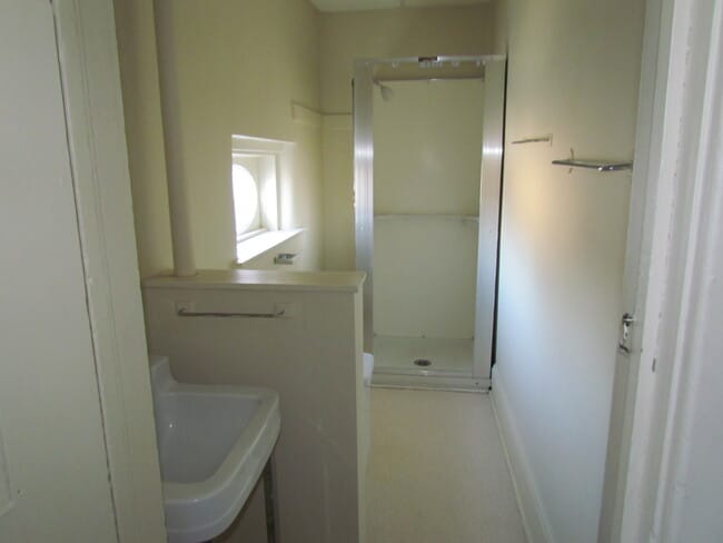 Photo - 327 E Cherry St