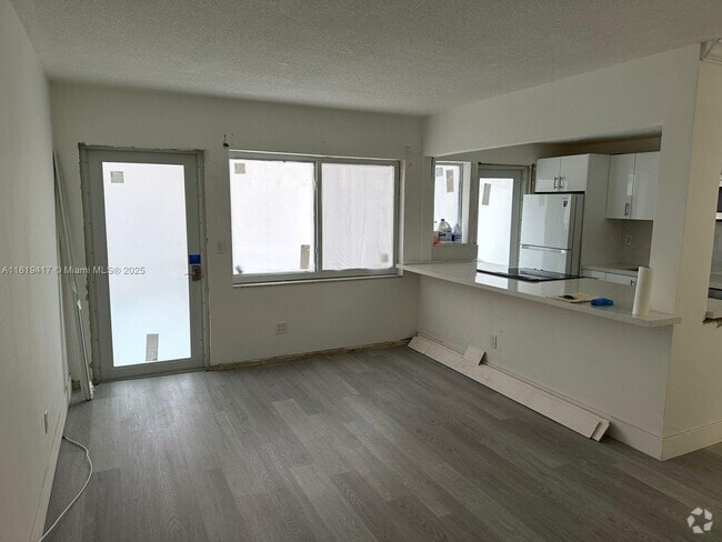 Building Photo - 1234 Euclid Ave Unit 2 Rental