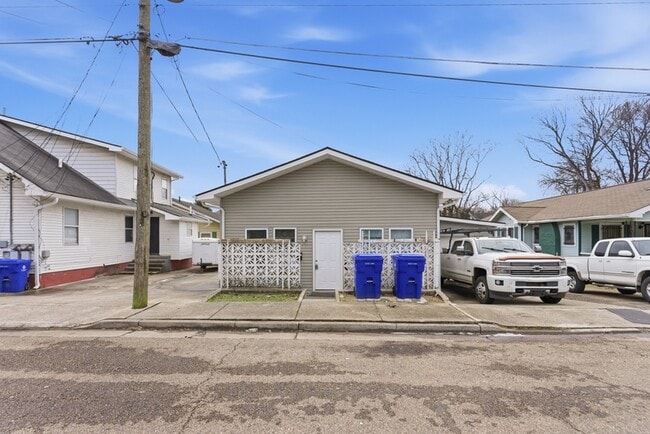 Building Photo - 109 N Cruze St Unit 1L