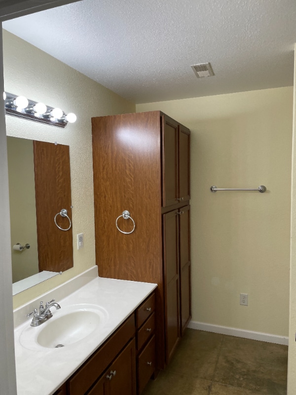 Photo - 1108 Red Roof Dr