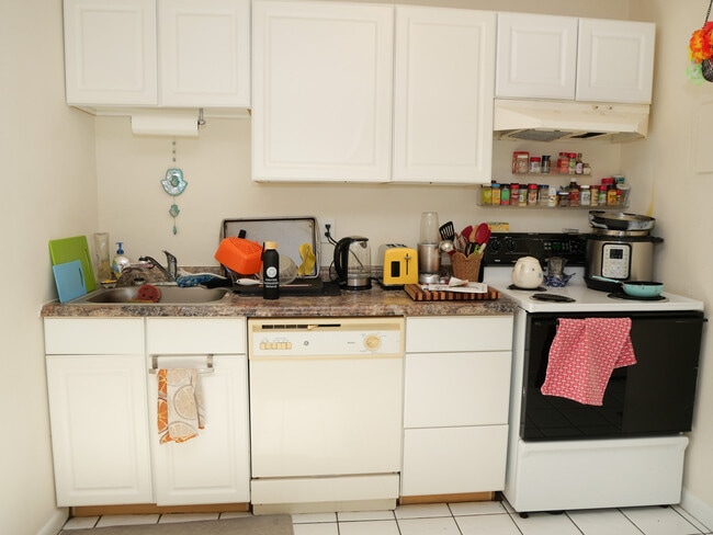 Photo - 1027 Commonwealth Ave