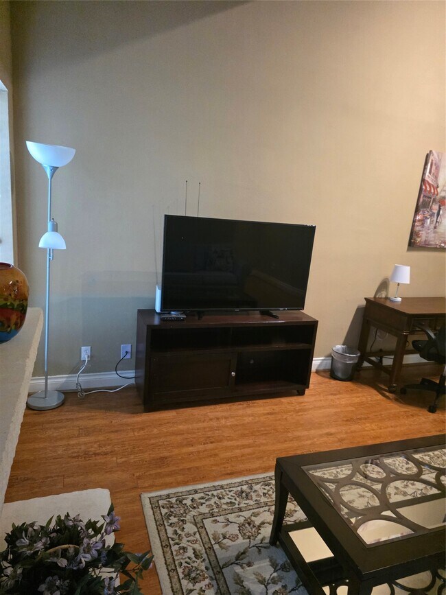 Photo - 1962 Augusta Dr