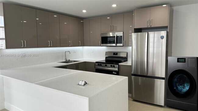 Photo - 2750 NE 183rd St Unidad 1109