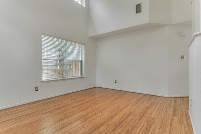 59 W Gaslight Pl
