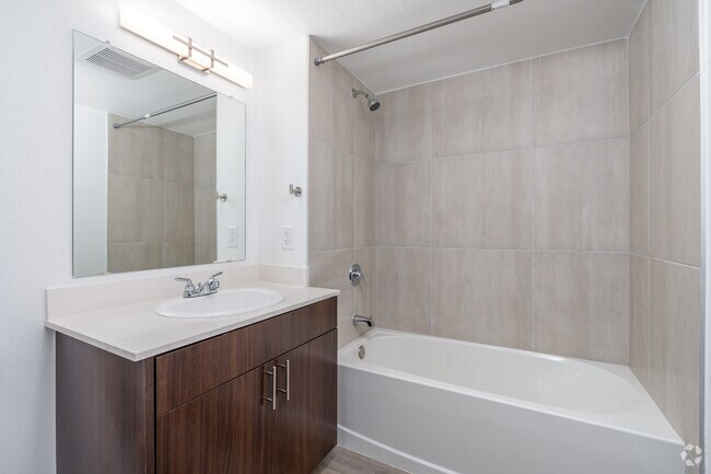 3 habitaciones, 2 baños, 1021 pies cuadrados, baño secundario