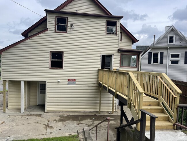 Building Photo - 4 Division St Unit 5 Rental