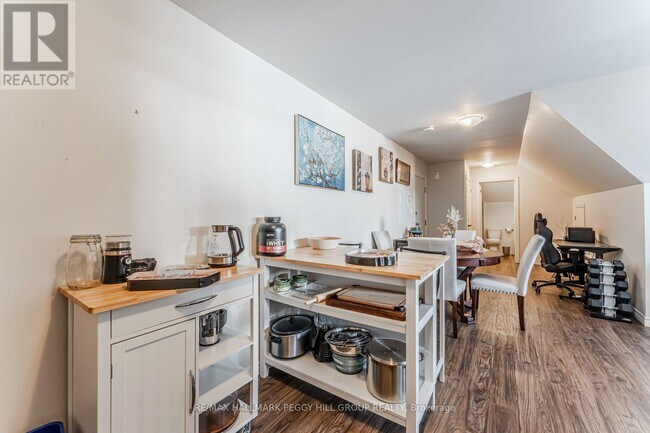 Photo - 42 Toronto St