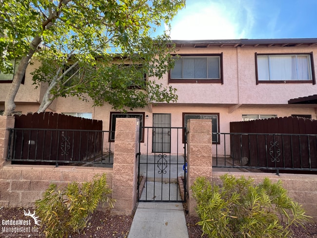 Charming and Spacious 3Bdm 1.5Ba Townhouse... - Charming and Spacious 3Bdm 1.5Ba Townhouse...