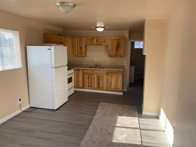 Photo - 905 W Charlotte Ave