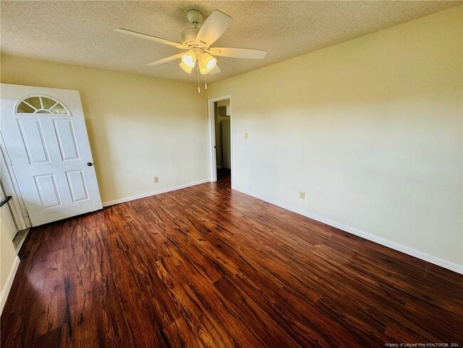 Photo - 105 E Railroad St