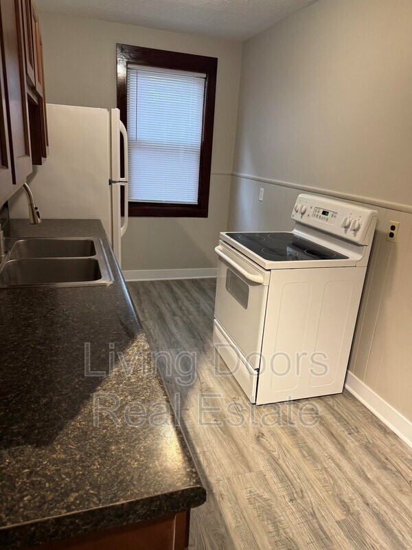 Photo - 348 S 38th St