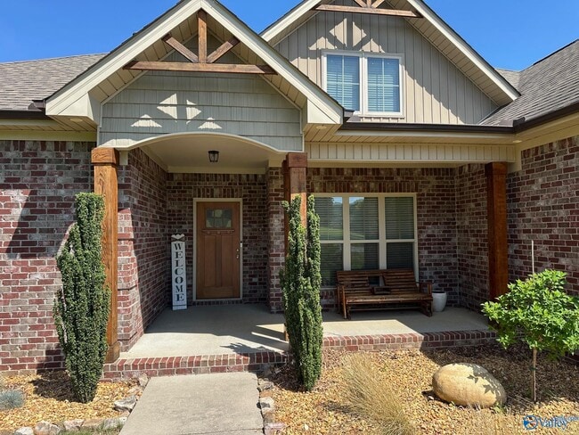 Photo - 211 Black Oak Dr NE