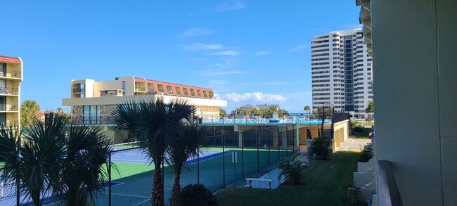 Building Photo - Vacation Rental - 30 Day min across From D...