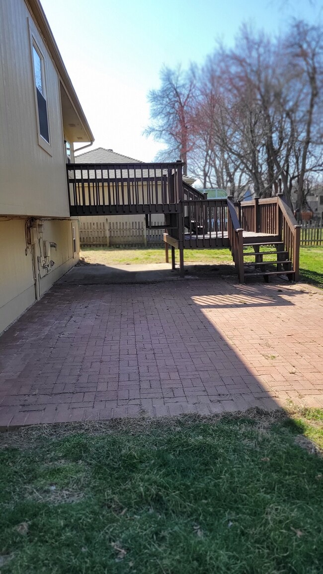 Photo - 916 NE Bristol Dr