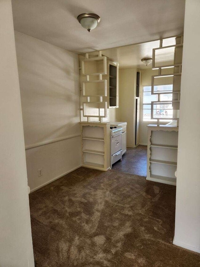 Photo - 539 S Serrano Ave