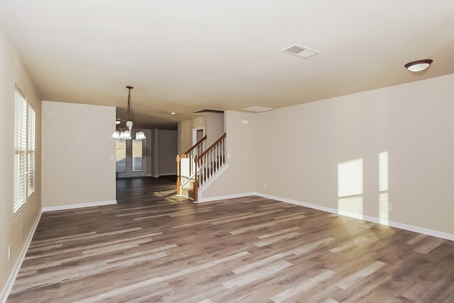 Photo - 203 Whitestone Dr NE