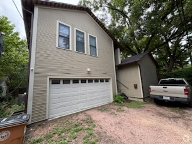 Building Photo - Charming Hyde Park 1BR Garage apartment: C... Unit B