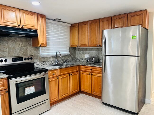 Photo - 55 Woodlawn Ave Unit 2