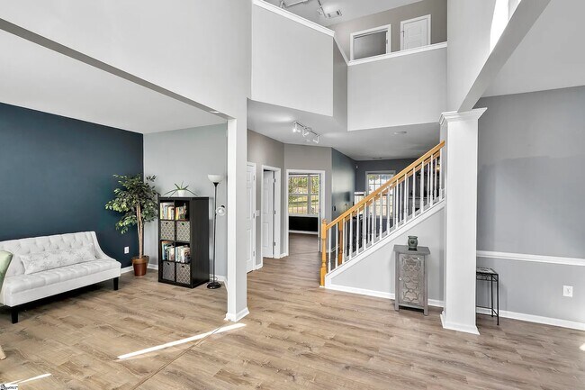 Photo - 504 Collingsworth Ln