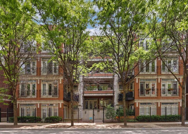 Photo - 1927 W Diversey Pkwy Unidad 4B Rental